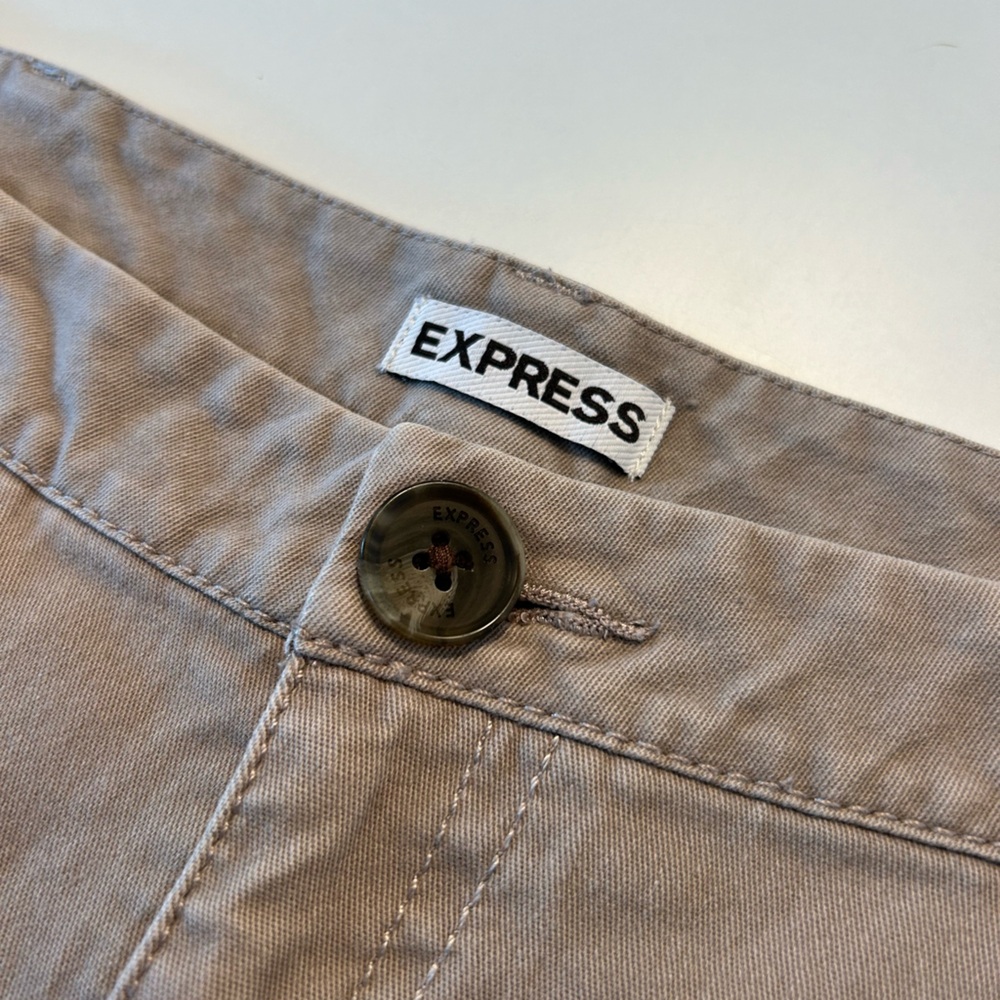 EXPRESS Khaki Shorts - Picture 2 of 5
